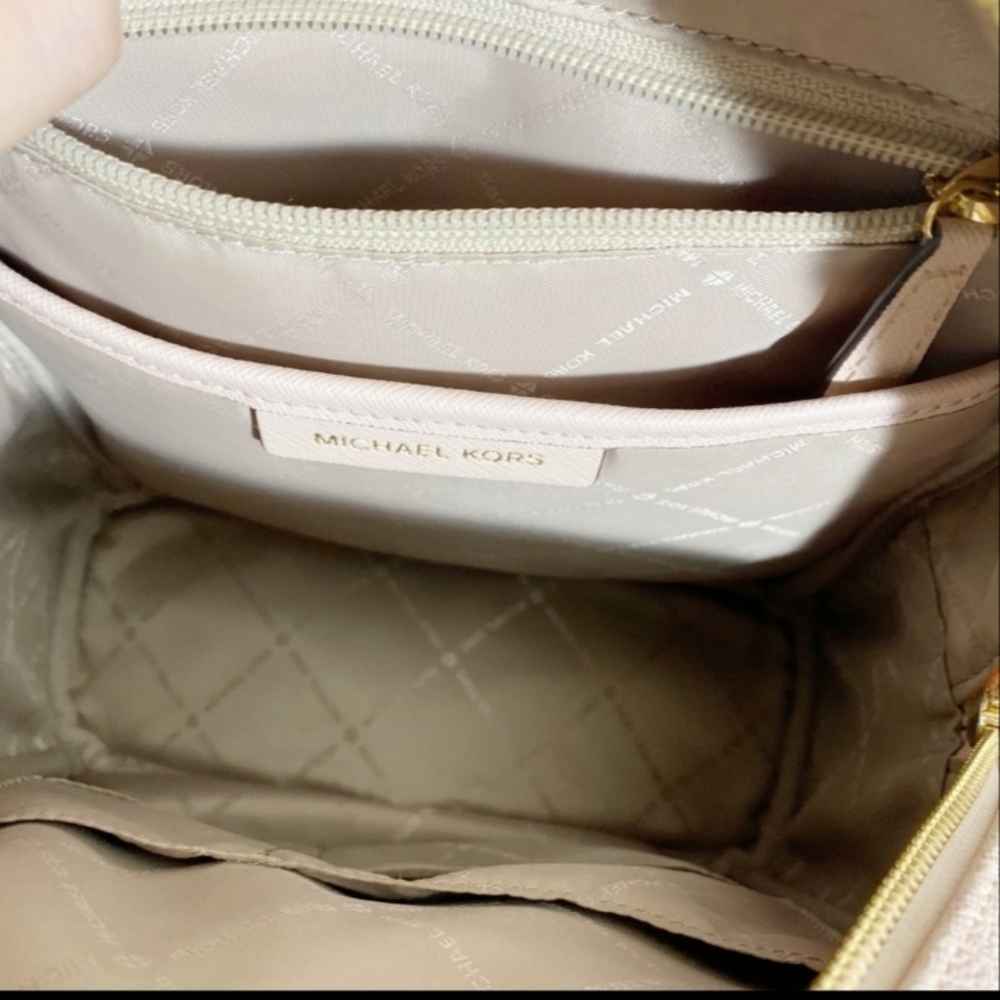 Backpack - Picture 6 of 7